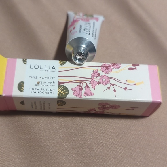 Lollia This Moment Shea Butter Handcreme (water lily and sun blossoms) - Picture 4 of 4